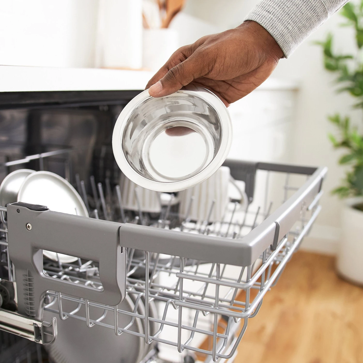 Frisco Elevated Diamond Stainless Steel Double Diner Dog & Cat Bowl 7 Frisco Elevated Diamond Stainless Steel Double Diner Dog & Cat Bowl - Image 5